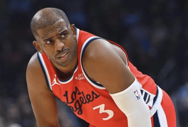 有球迷说，也不看看保罗上场什么鬼样子了？还带领快船替补击败快船先发，这点，很多