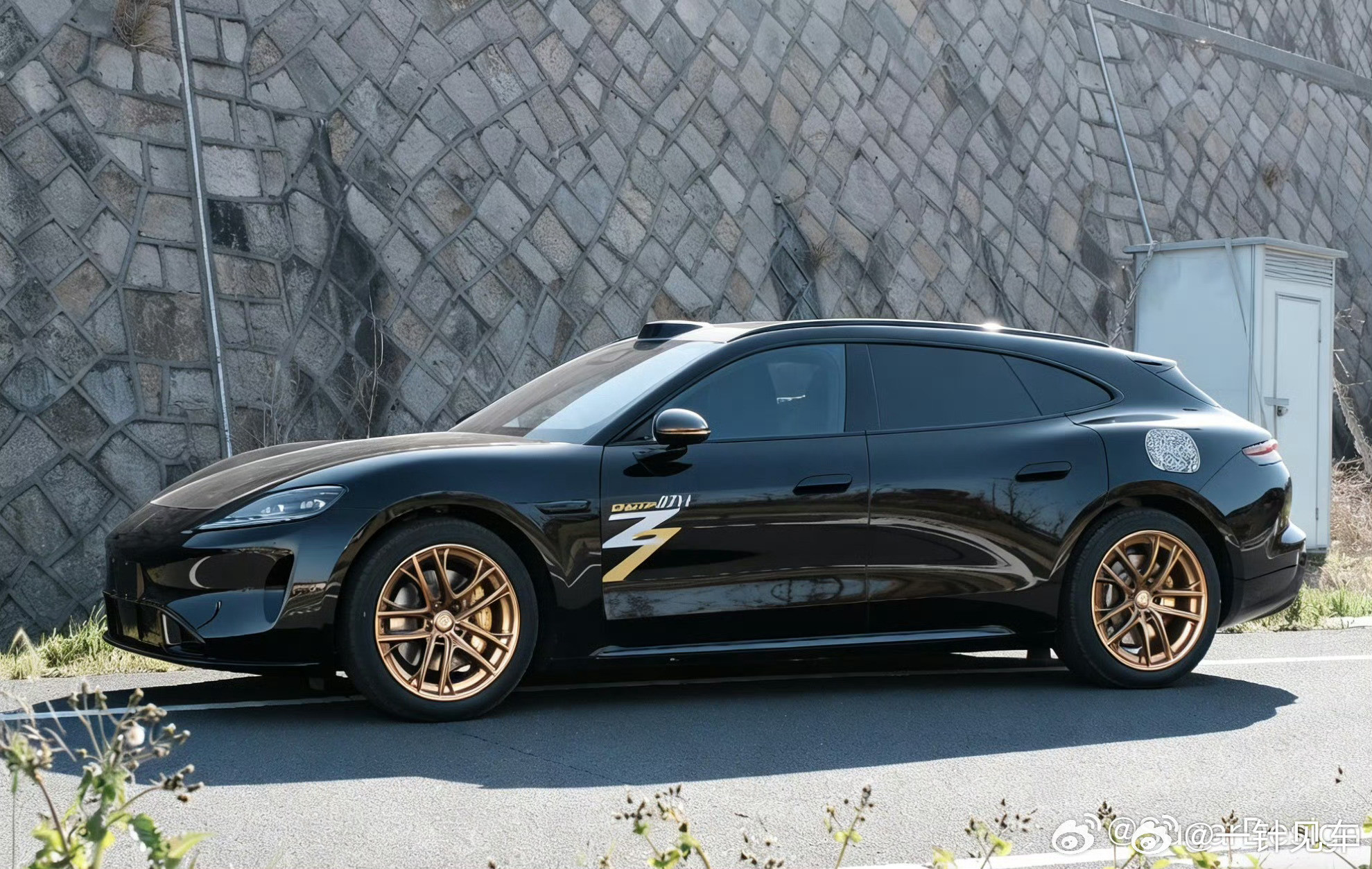 有人拍到了黑武士版的尚界Z7T，不错，不过我感觉这几张照片相机的焦段偏小了，用长