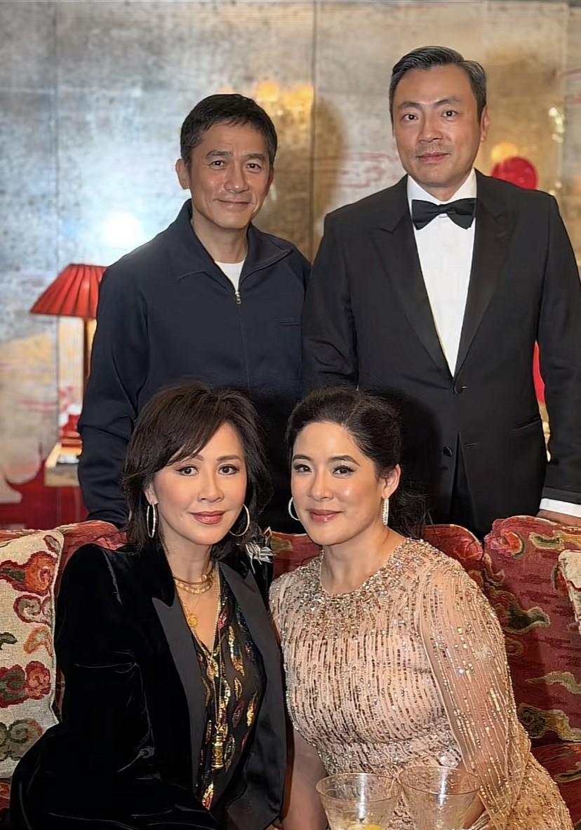 刘嘉玲梁朝伟跨年派对曝光，王家卫夫妇竟然也在场！这哪是普通家庭聚会，简直是港圈