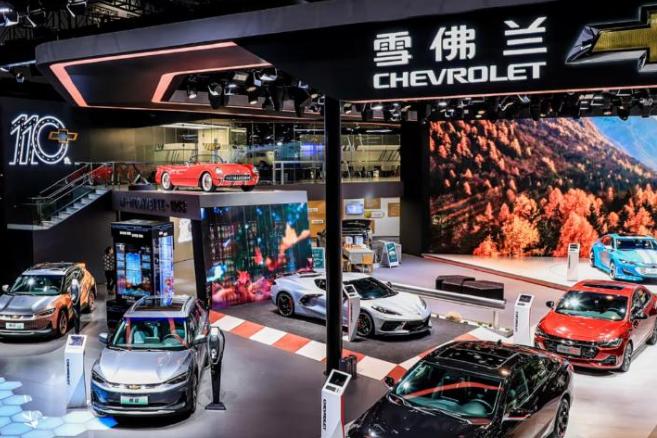 说真的，2026年开年这组数据看得人心惊肉跳，1月份乘用车销量跌了近14%，新能