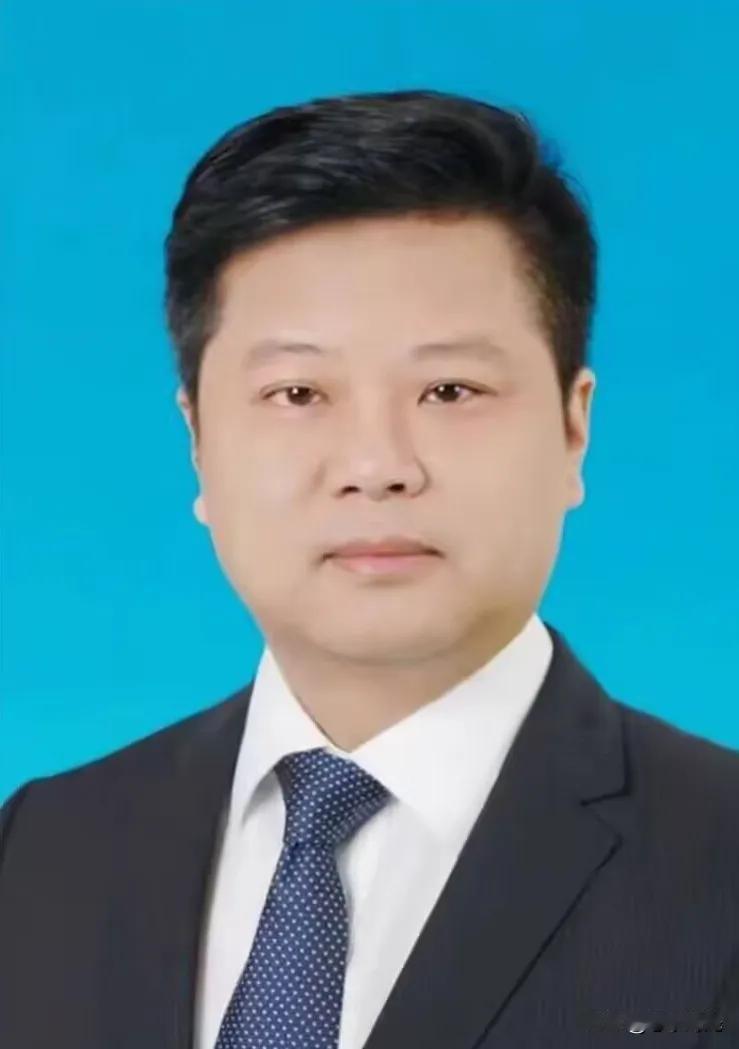 这才是，今年大的瓜。又有官员登上热搜了，58岁的正厅级干部，算起“退休账”来