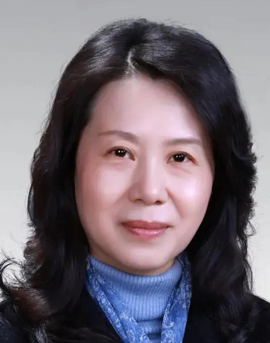 冯远，女，中国科研人员，1982年毕业于重庆建筑工程学院（现重庆大学）结构工程专