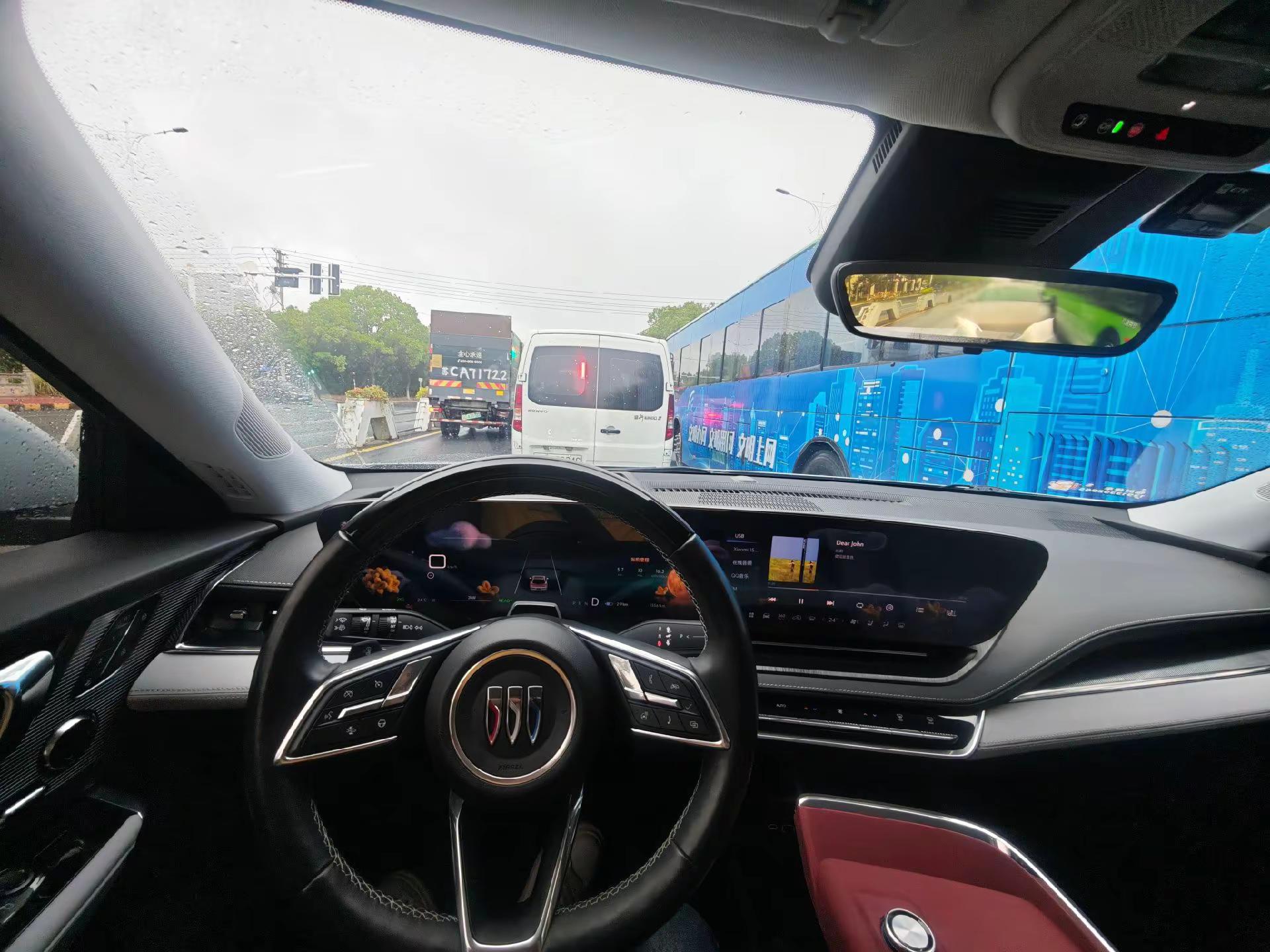 下雨天别克下雨天开别克