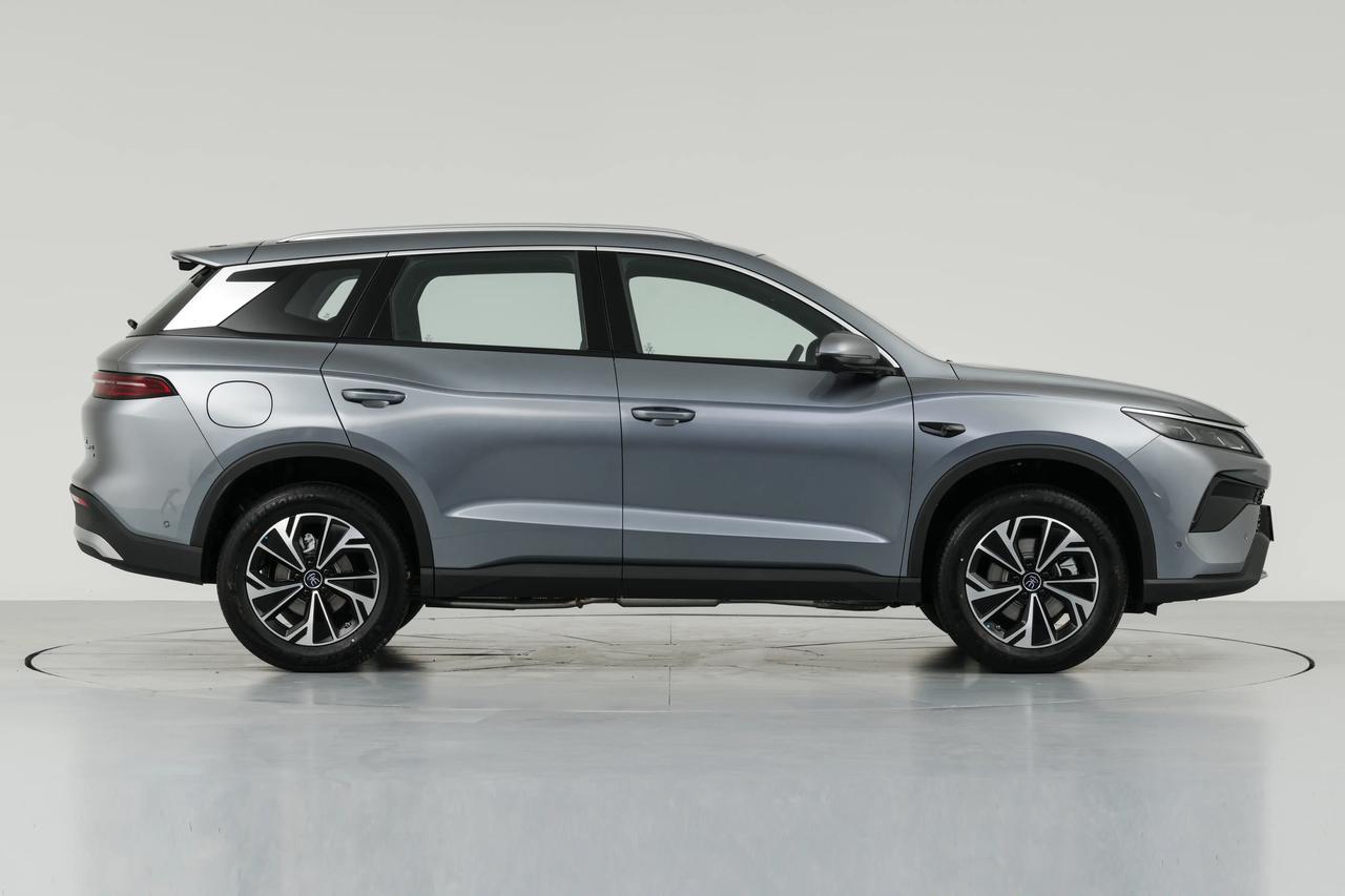 去年11月，比亚迪10万级插混来了一波纯电续航大提升，远远不够，这次加得更狠，纯