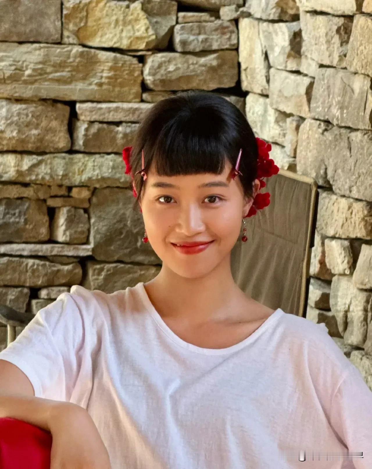我终于知道蓝盈莹为什么演不了女一了。不是因为她不够漂亮，也不是因为她演技不好