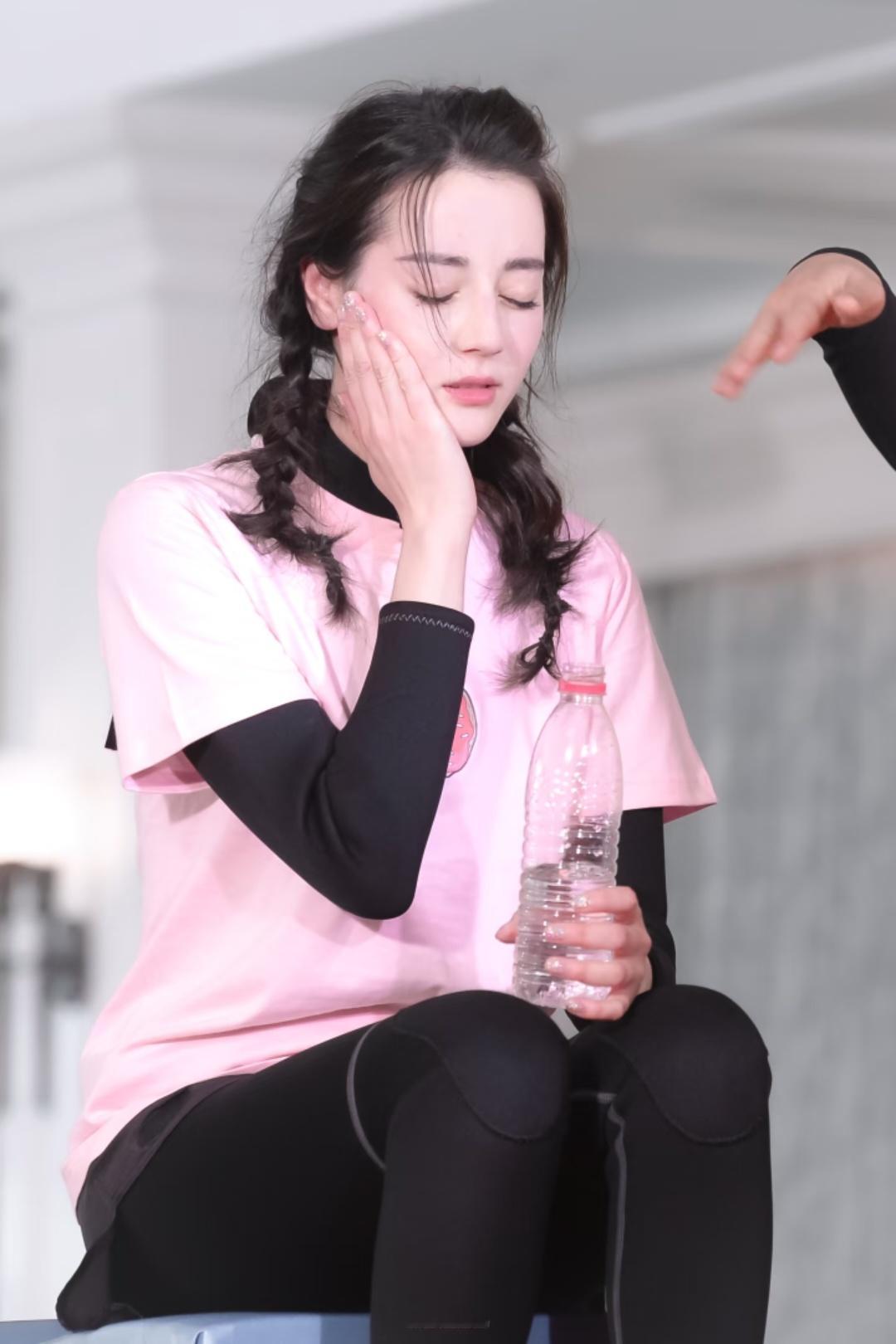 哎我感觉这两张真的好萌呀第一次想狗塑砥砺热吧