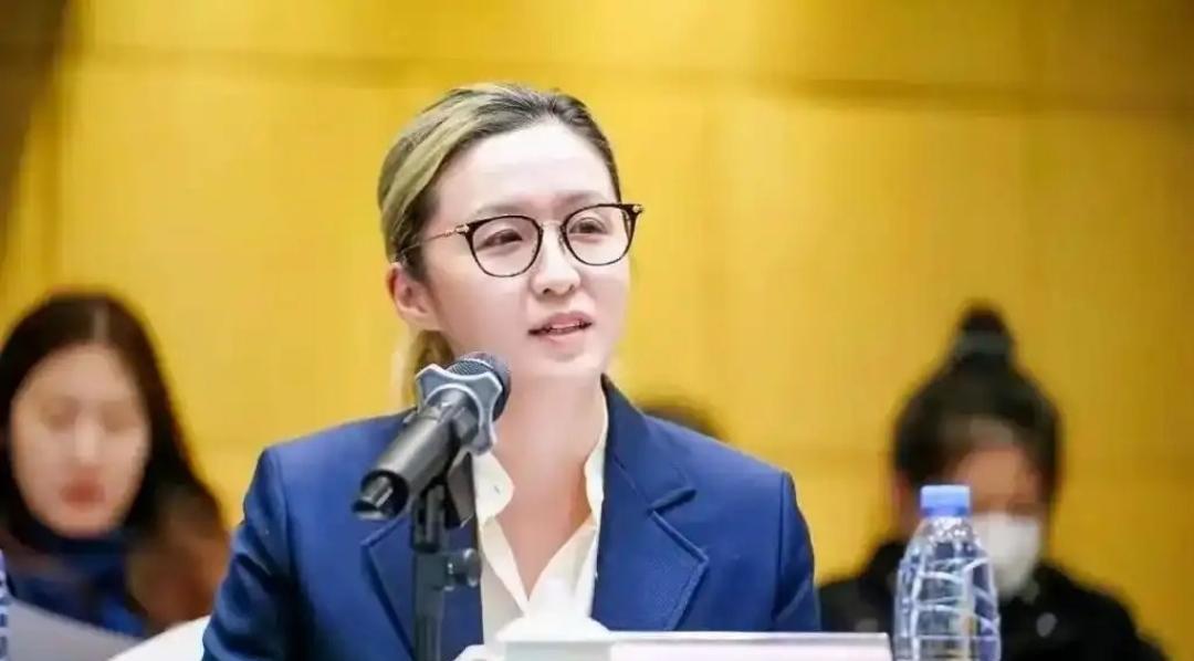 《繁花》编剧秦雯最近被录音锤得彻底没话说。爆料的编剧古二放出音频，里面秦雯对帮过