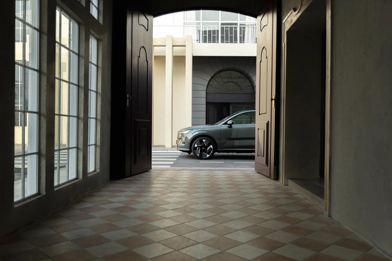 沃尔沃全新XC70一上市便掀起热潮，11月10日沃尔沃全新XC70第10000台