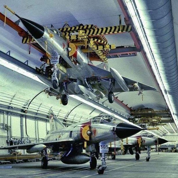瑞士迈林根空军基地的地下机库。每天认识一件兵器烽火问鼎计划​​​