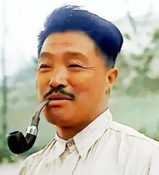 1947年7月23日，小河会议结束后，毛主席突然找到贺龙，神色凝重地说：“有句话