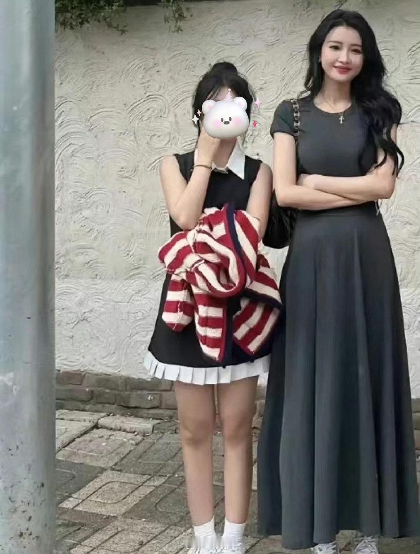 孙怡幼态脸高妹身材高挑比例超绝，长手长脚超有气场，脸却元气又可爱，幼态感拉满，