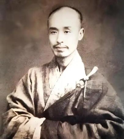 弘一法师说：“人若有福，天必赐苦，福报深厚的人，一般前面都特别苦，一旦劫难渡完了