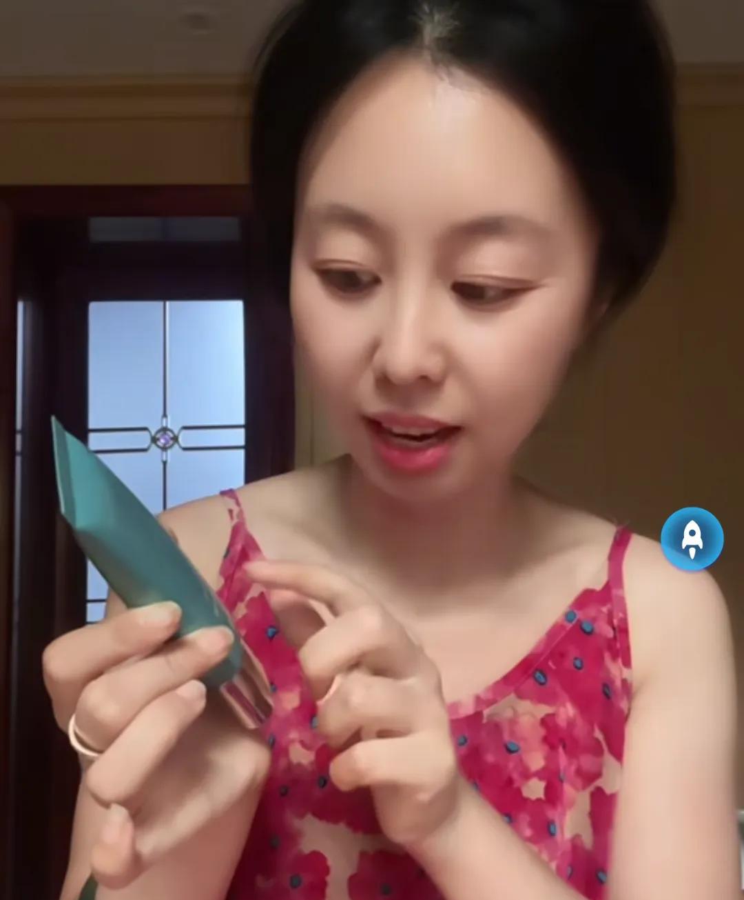田静一大早发视频，澄清传言！说今天马上就要到家了，出来有十多天了，看样子目