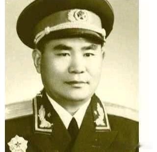 杨大易（1919.4—1997.5.29），四川苍溪人，开国少将，1949年8月