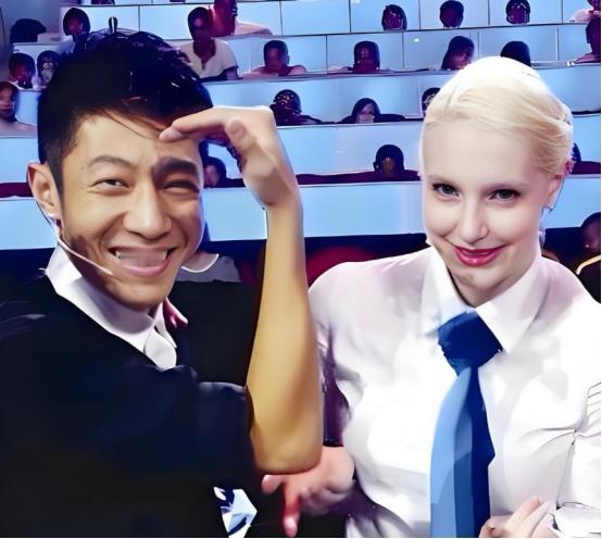 撒贝宁:本以为生了龙凤胎已经够幸福，没想到如今幸福又升级了 信源：中国网撒
