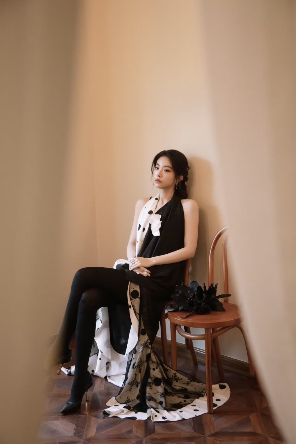 喻言裙里丝喻言绝美公主提裙喻言​​​