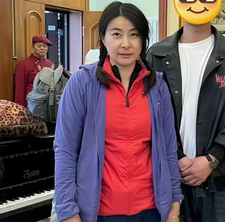 郭晶晶啊，纵使你是昔日的世界冠军，但你今天也是霍家的长媳啊！能不能稍微...