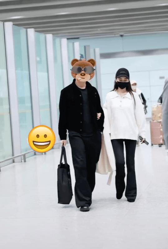 夫旅妇随！怀孕多月的马筱梅，陪同汪小菲回京现身机场，一路如胶似漆、形影不离！