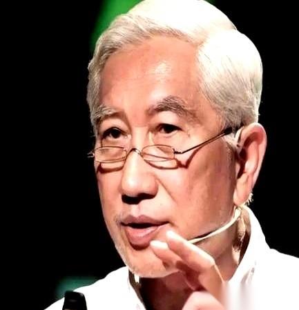 一个清华教授的话，让我后背窜起一阵凉意。他说，我们最顶尖的科技，正在绞尽脑汁地