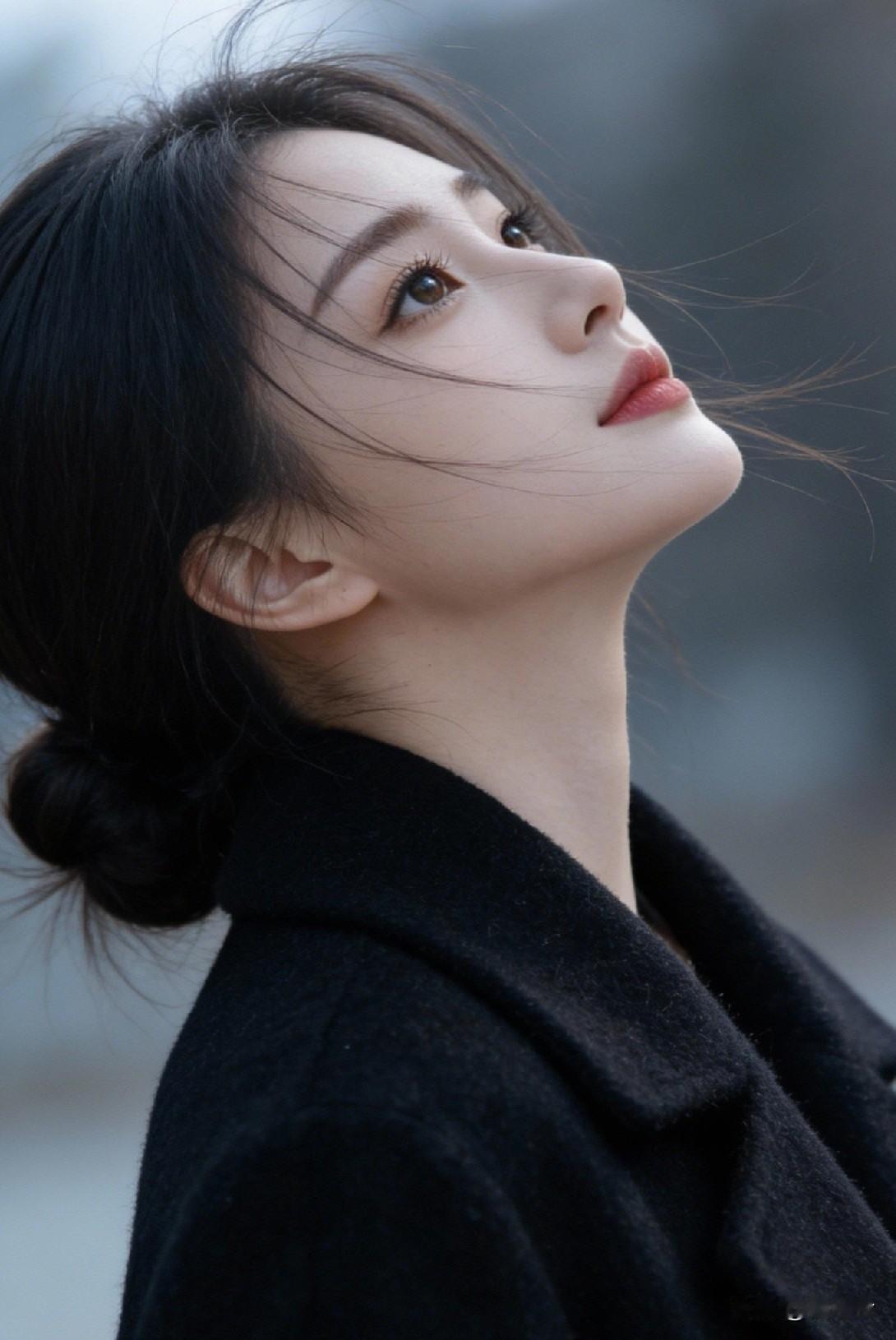 婚姻这道题:头婚怕小三搅局，二婚怕前任回头。不婚，对不起爸妈期盼的眼