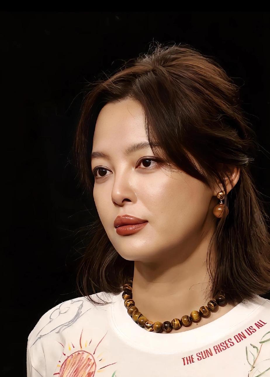 威尼斯影后的获奖电影，想到票房不高，没想到这么惨！[笑着哭]上映第二天，《日掛中