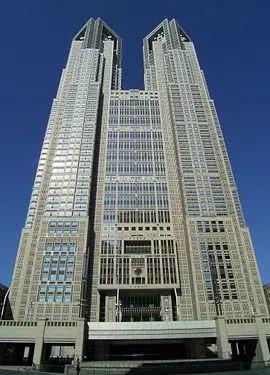 【202米高空360度全方位鸟瞰东京】日本东京都厅是东京都市政厅所在地，位于东京
