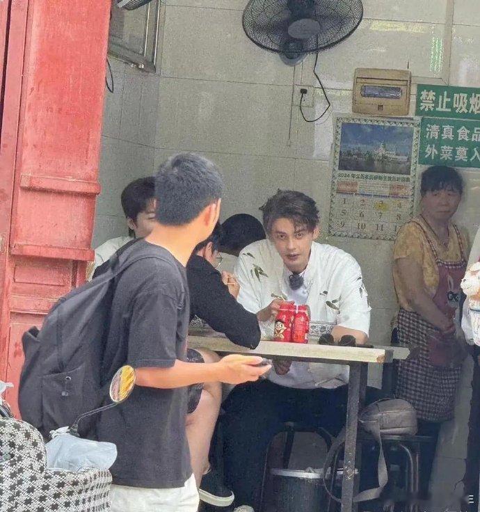 大家有没有想过一个问题，郭品超可能回不去台湾了。或者就算回去，日子也不好过了。他