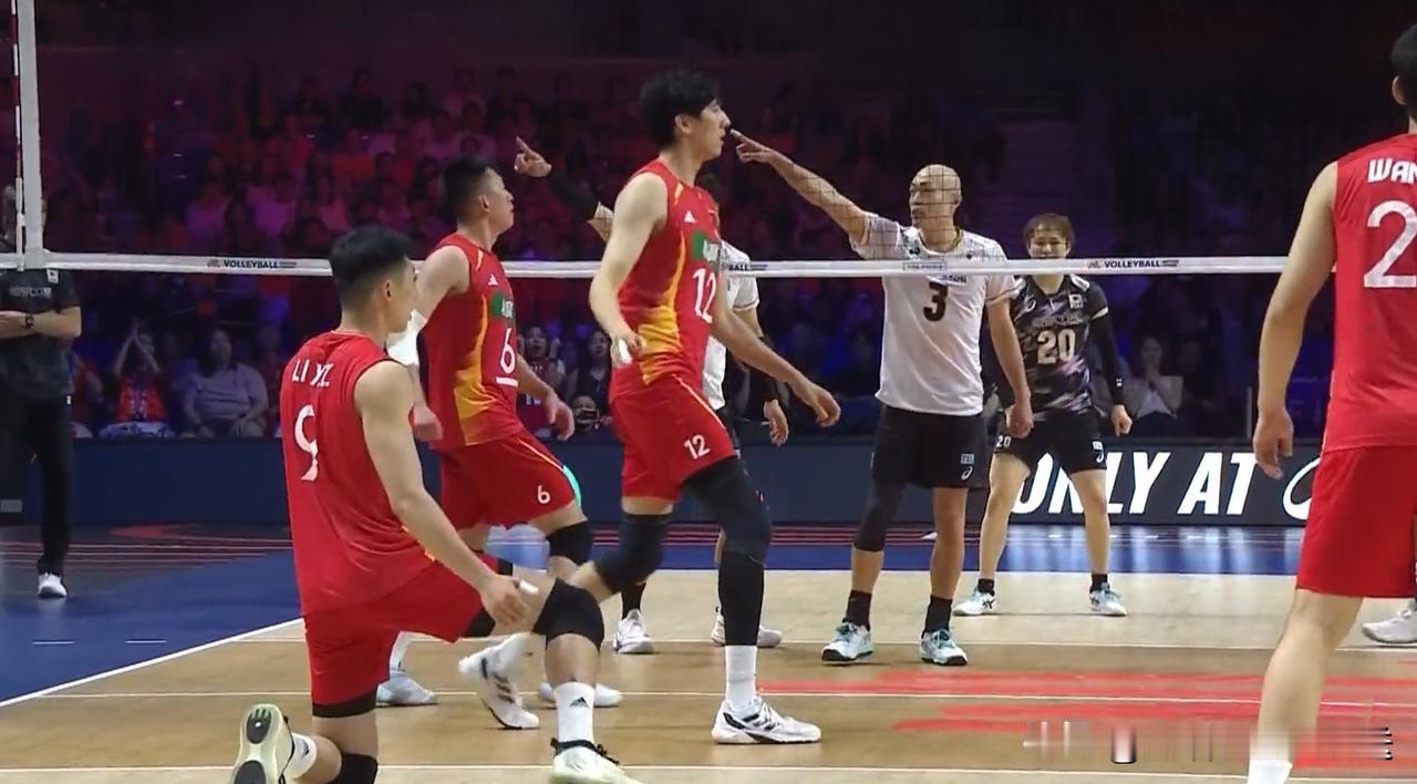 九连败+1-3被逆转，中国男排负日本赛后评分2人最佳4人不及格