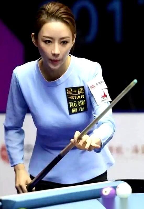 身价8个亿，被全网追着问：你怎么还嫁不出去？还有人阴阳怪气：有这条件，找个20