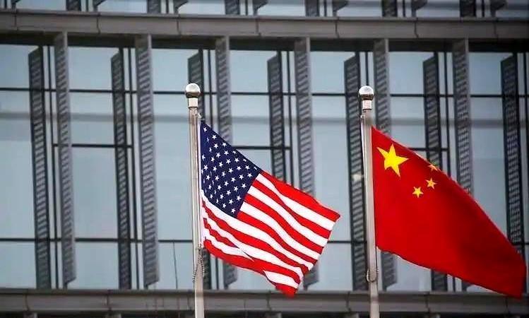 全世界现在都在赌中国和美国到底谁先扛不住。目前的状况是中国有货，美国有钱，但美
