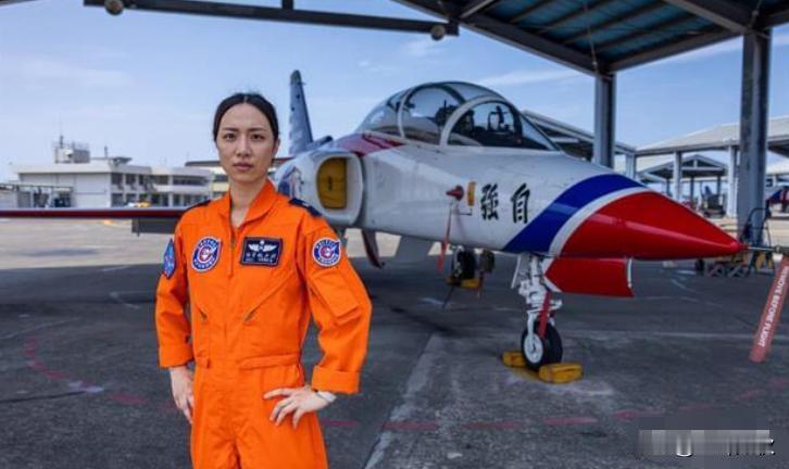 lDF战机能击落歼-20？台女飞行员郭文静曾接受英国《每日电讯报》采访时称，只要
