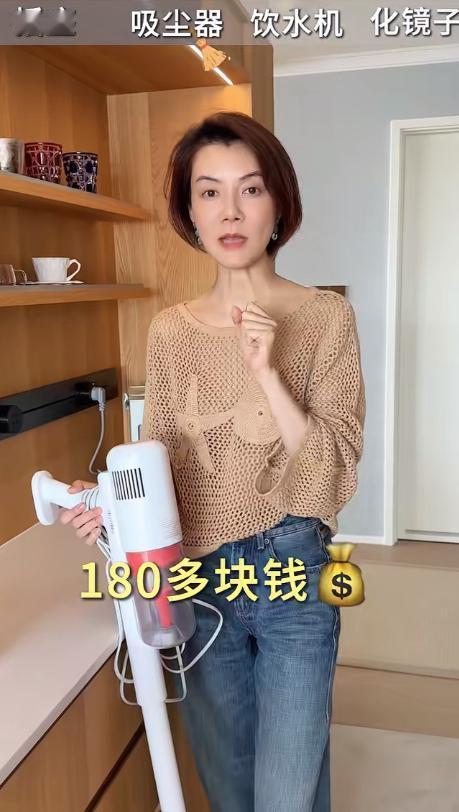 车晓，引发热议。7月3日，44岁的车晓，冲上热搜，这一次，不是脱单结婚了，而