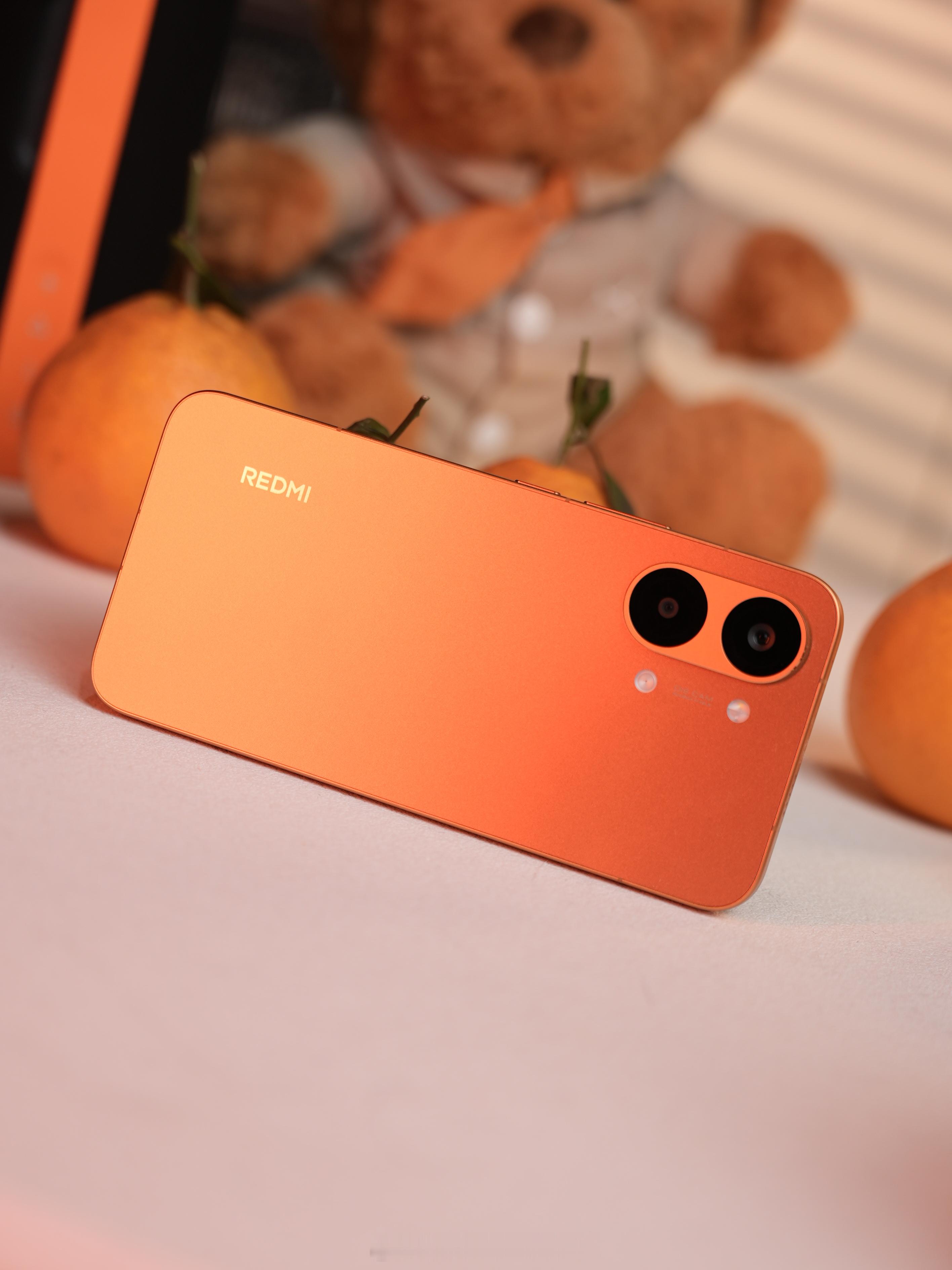 这次我拿到了「阳光橙」的配色放在Turbo5Max的机身上别有一番风味可以是小