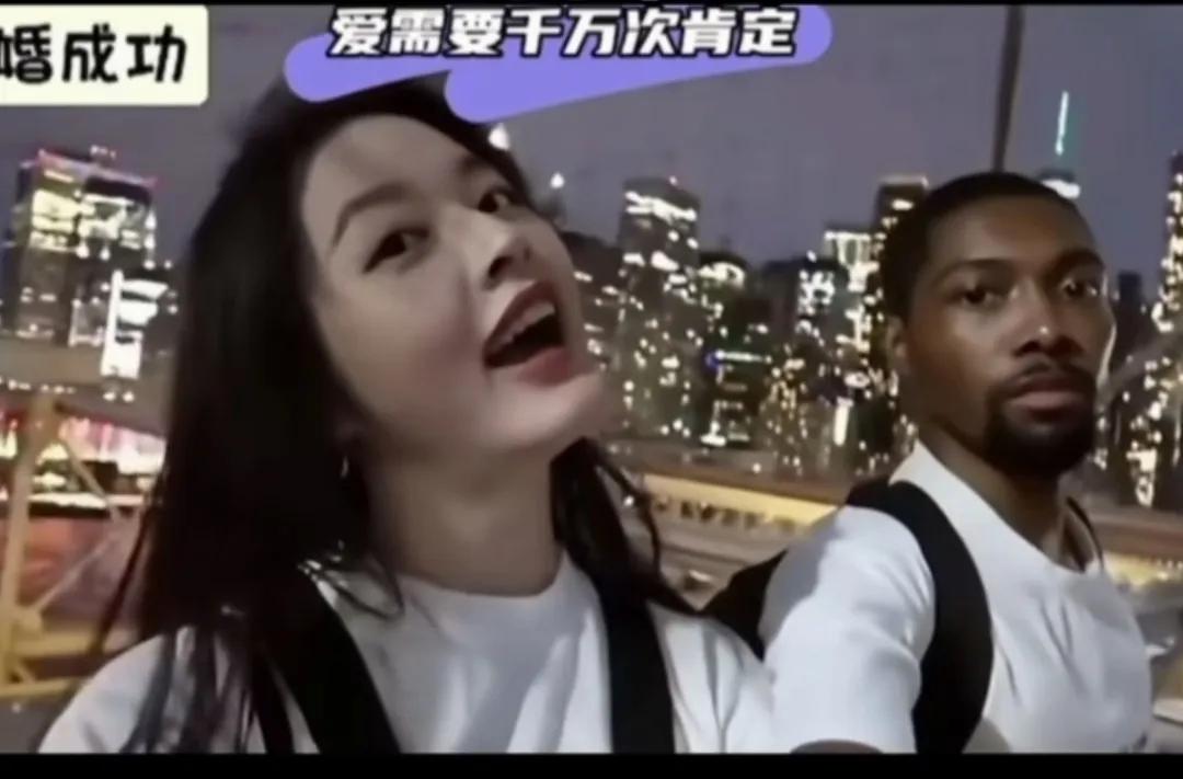 许多黑人小哥，在情场表现不俗，往往几个回合，就能轻而易举俘获女孩的心，他们身上至