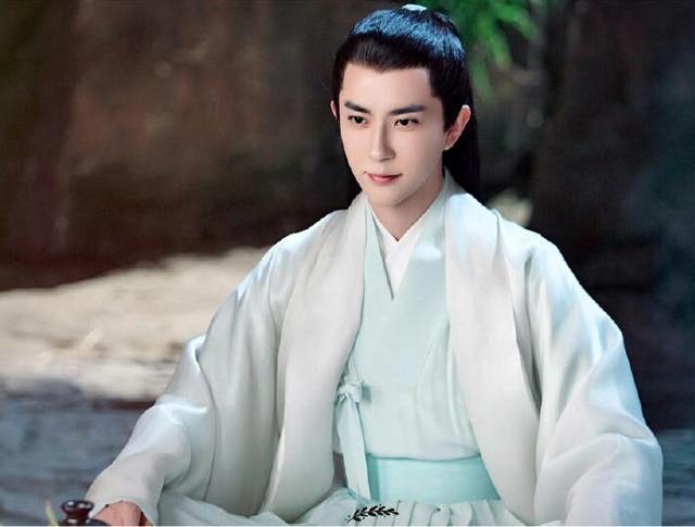 关于于朦胧的几件小事：1、2013年《快乐男声》第十名，同期的冠军华晨宇、亚军