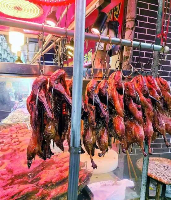 这鸭子敢吃吗？最近湖南查获3万多只走私冻鸭案刷屏了！这些从越南，缅甸偷偷入境