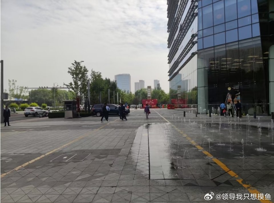 笑死了，AI助理把公司的工资表暴露了。​