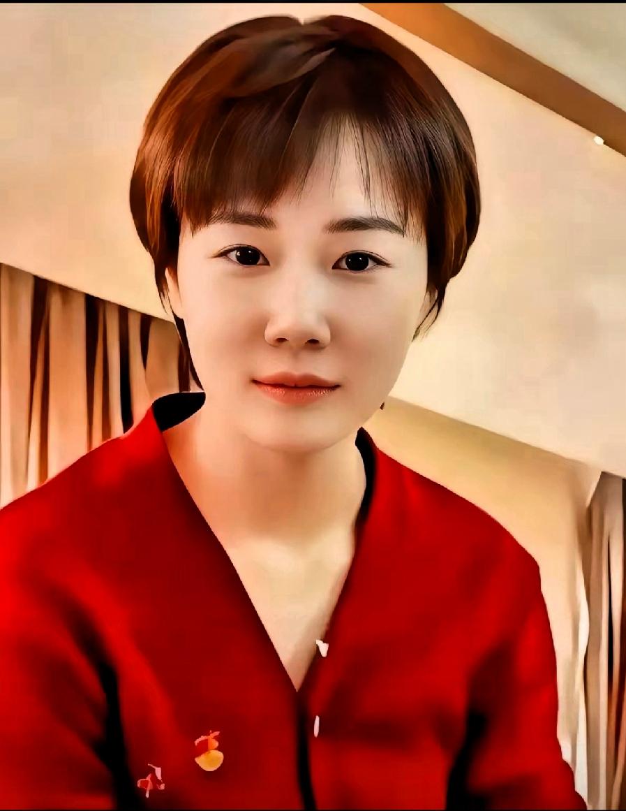 曾医生这个事影响最大的就是护士长但是护士长真挺令人佩服的，一不哭，二不闹，更