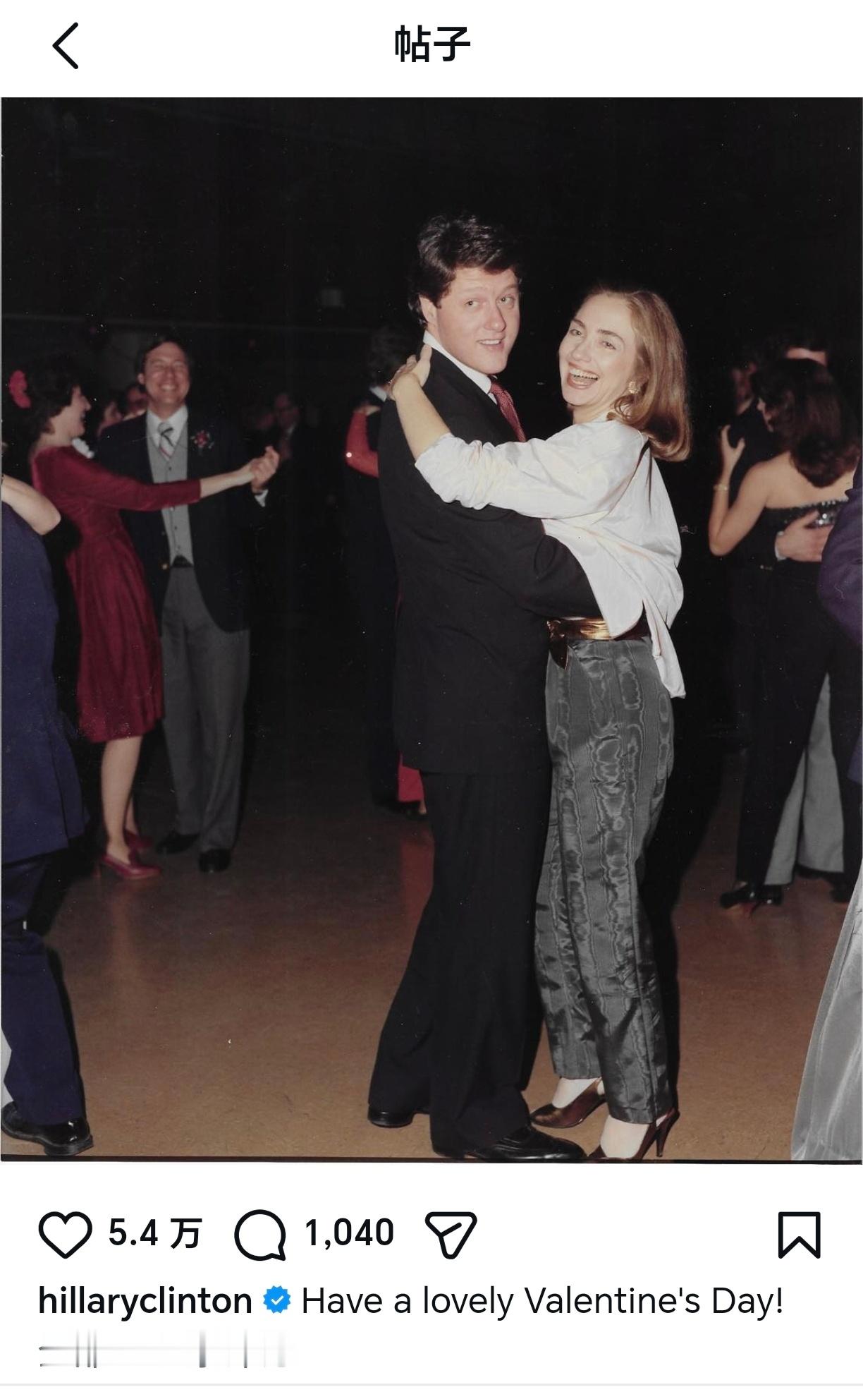 希拉里秀恩爱后评论区已经疯狂翻车