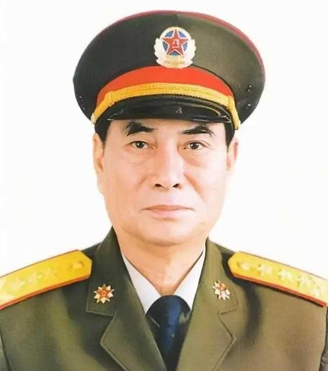 1993年荣升上将之六名军方人物包括，1.张万年，现龄87岁，属相为辰龙，2.