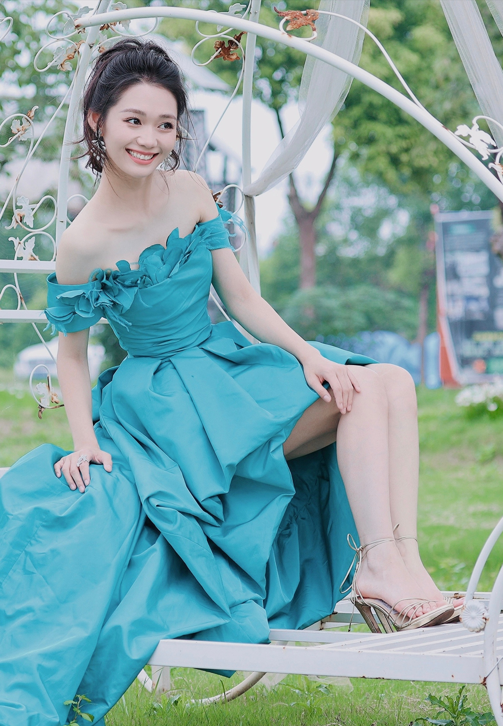 段奥娟这双腿直接美出屏幕，又细又长太绝了！