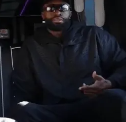 凯尔特人球员杰伦-布朗在今天参加了一个直播节目，谈到了库里。杰伦-布朗表示：“