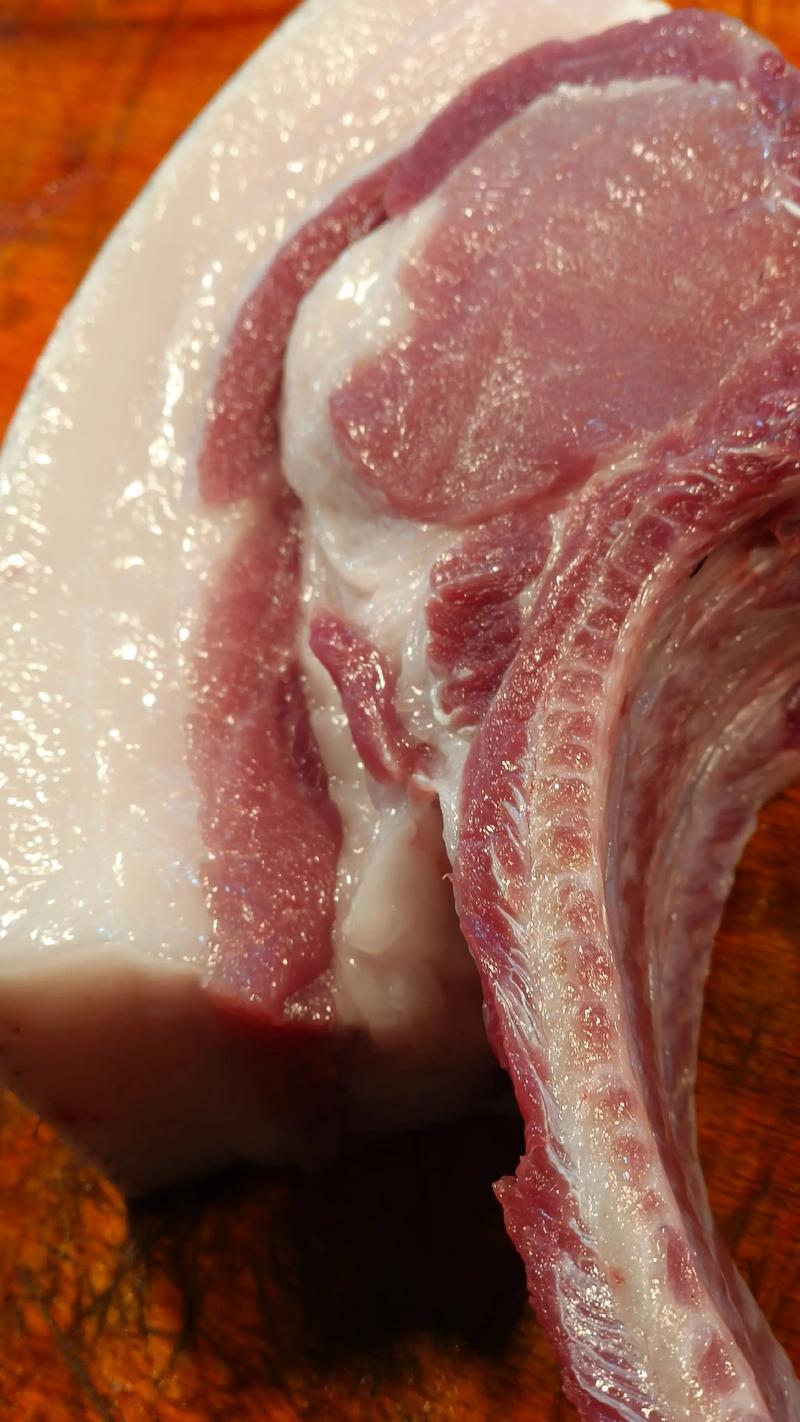 谁没怀念过以前猪肉的喷香？热锅一炒满屋子飘香，肉质油润不柴，如今咋炖都干涩寡淡，