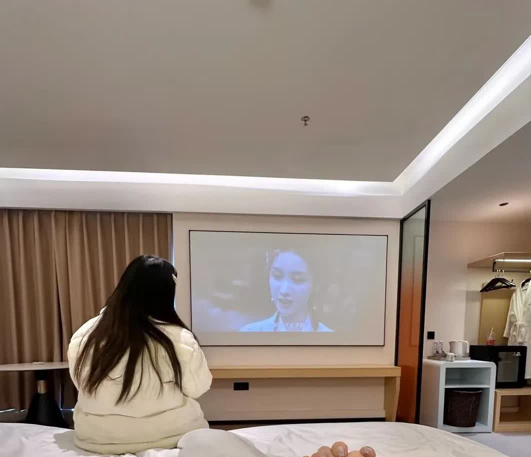 河南濮阳37岁男子雷某与女网友李某线下见面，想和李某发生关系，没想到李某嫌弃雷某