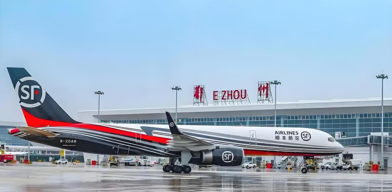 鄂州花湖机场发展带来的改变太明显了。货运方面，今年截至8月24日，累计开通货运航