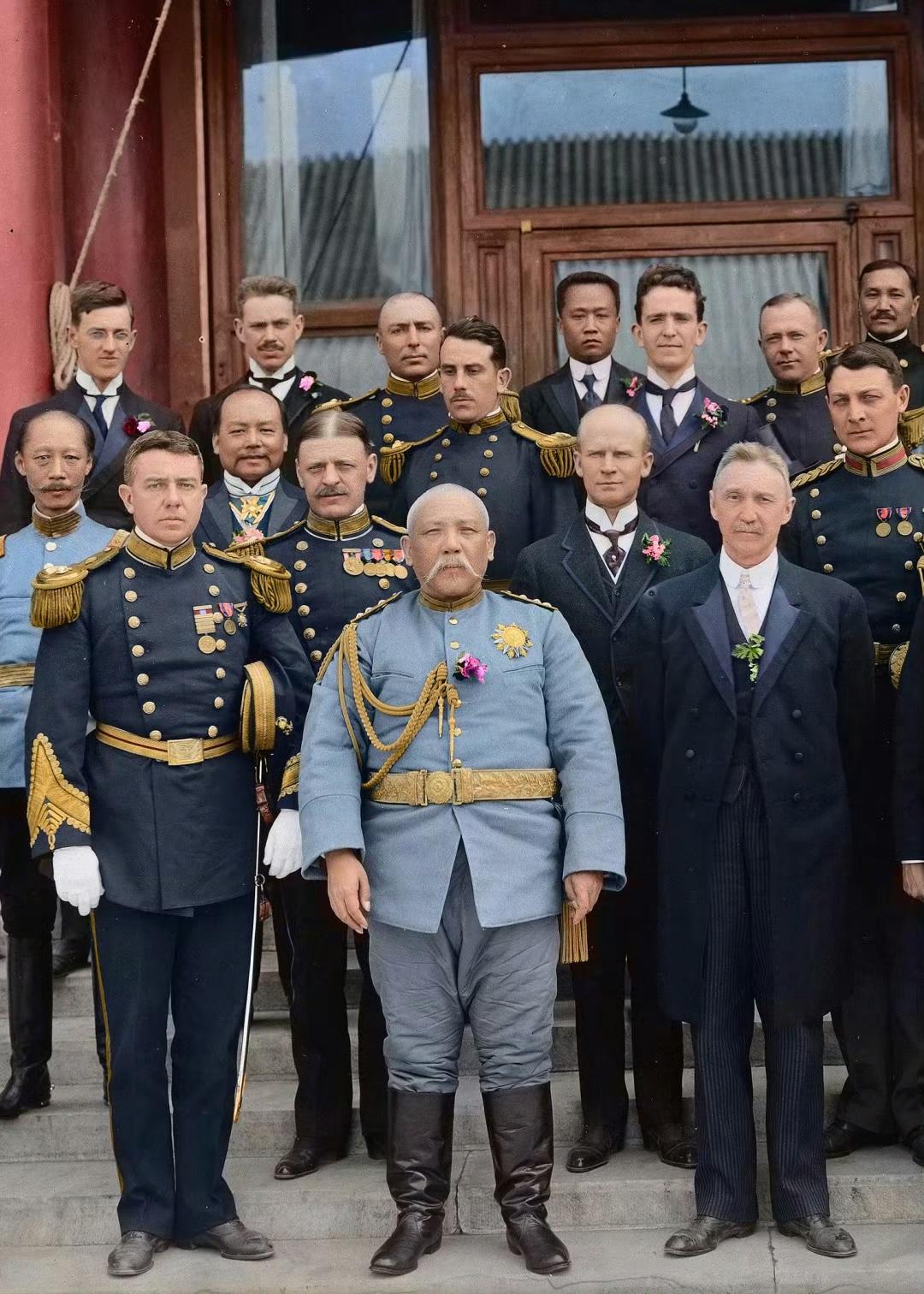 1912年，袁世凯就任临时大总统后与各国公使的合影，图片为AI修复关于袁世