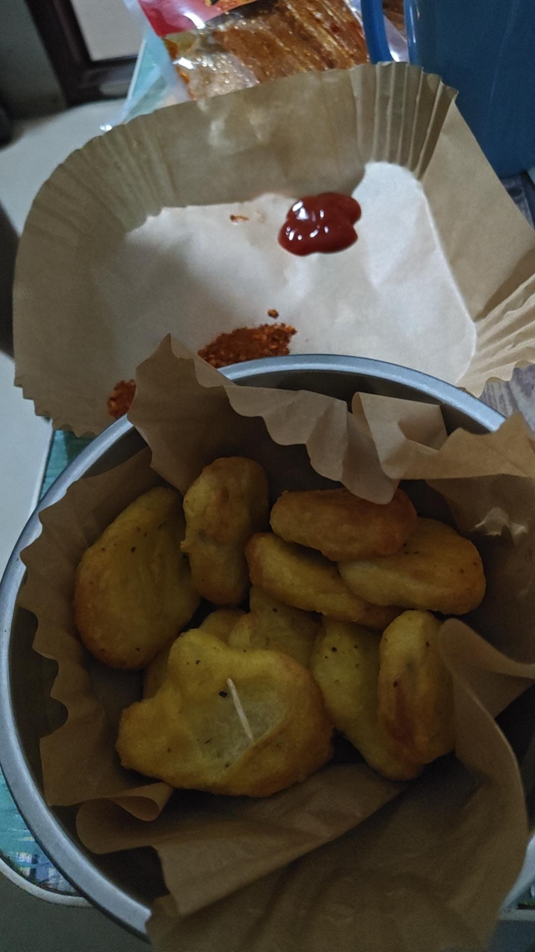 空气炸锅炸的，感觉还是挺好吃的第二次操作就能不烤糊，学习能力也是非常强大的