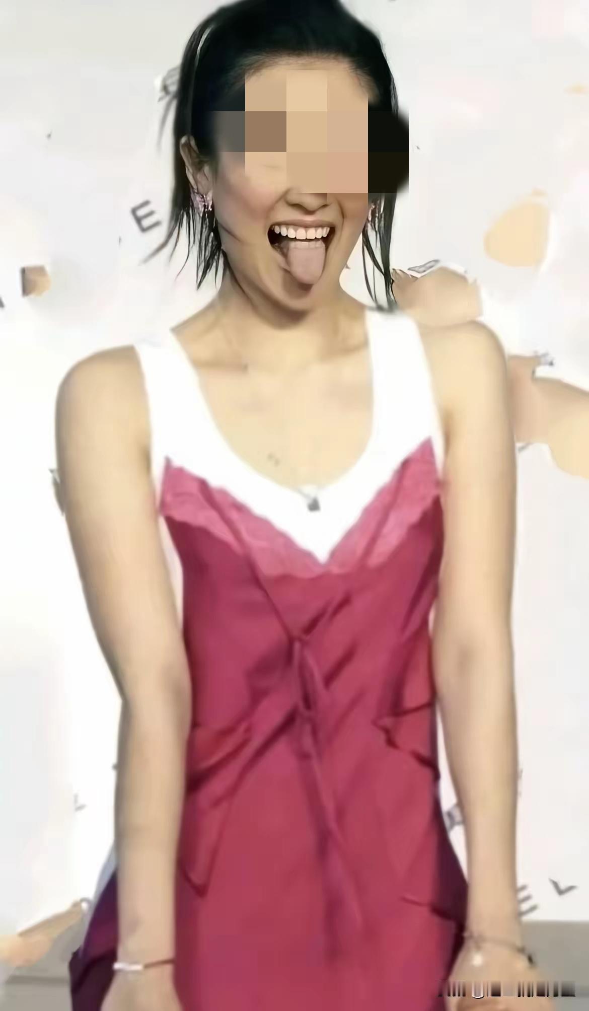 牢A说，吐舌头是圈内暗号。怪不得那么多留女都喜欢吐舌头，还要把舌头伸得老长。