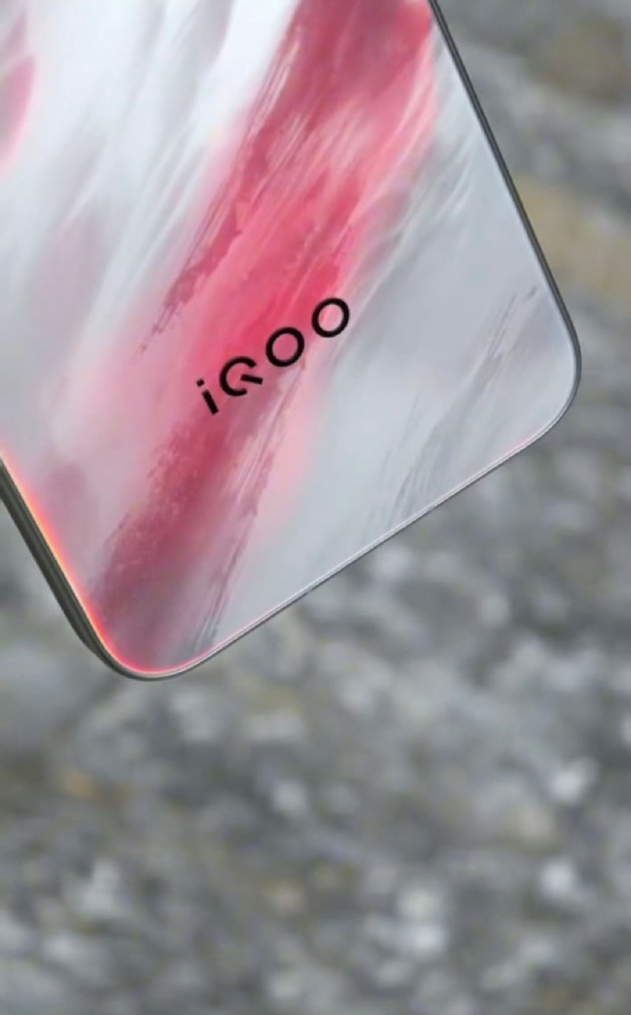 iQOO15要来了！爆料称这次iQOO15升级了直角金属中框，屏幕做了大R角直屏