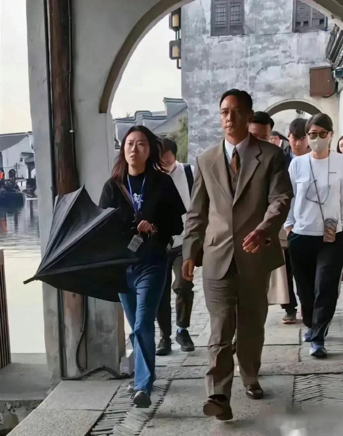 岁月真是一把杀猪刀啊，这可是昔日的男神啊。